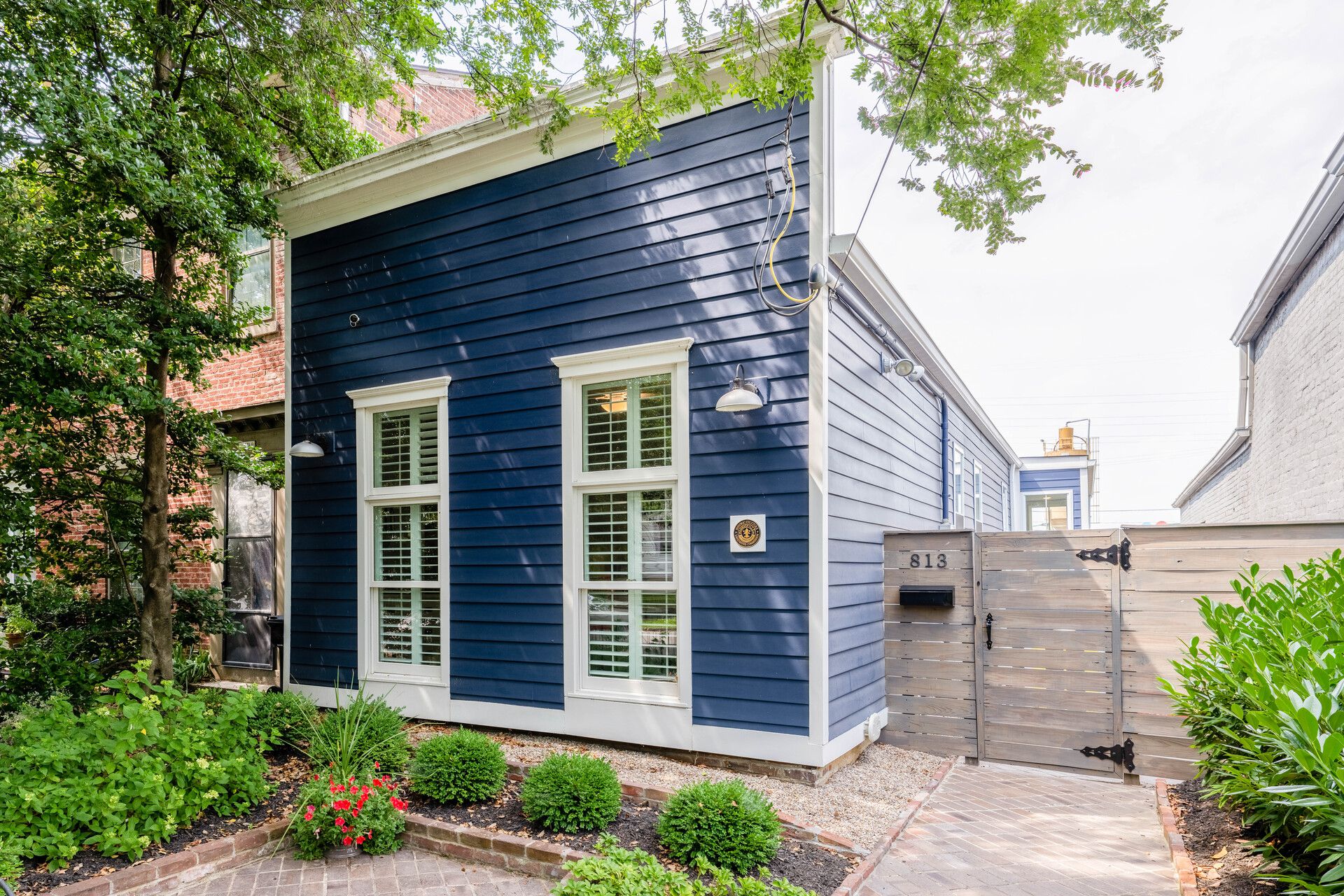 813 Franklin St - Photo 1