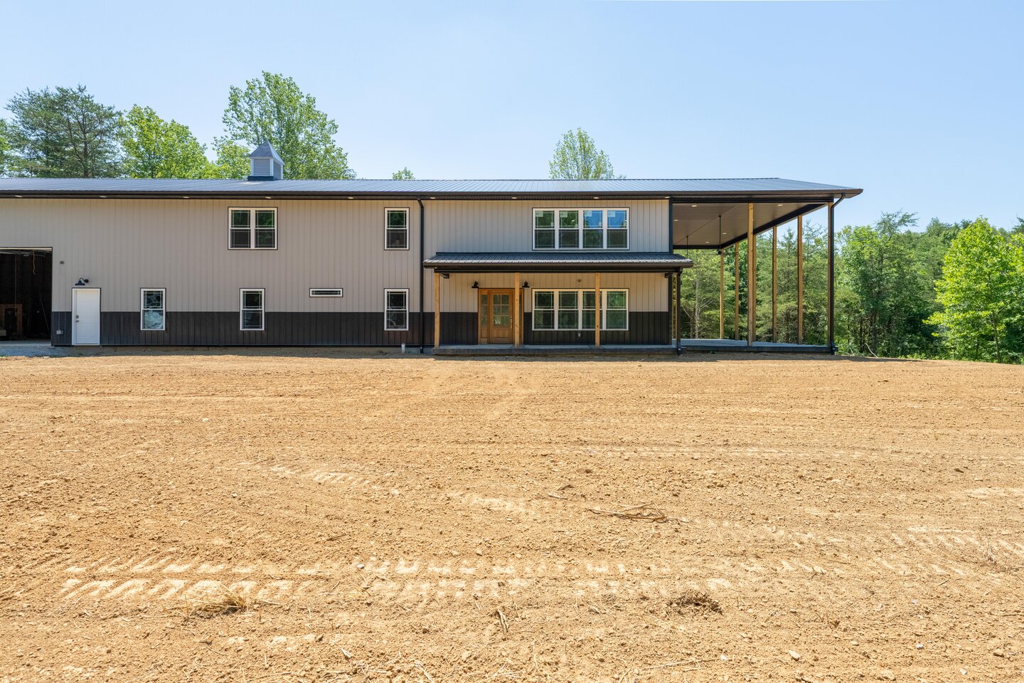 Barndominium - Photo 3
