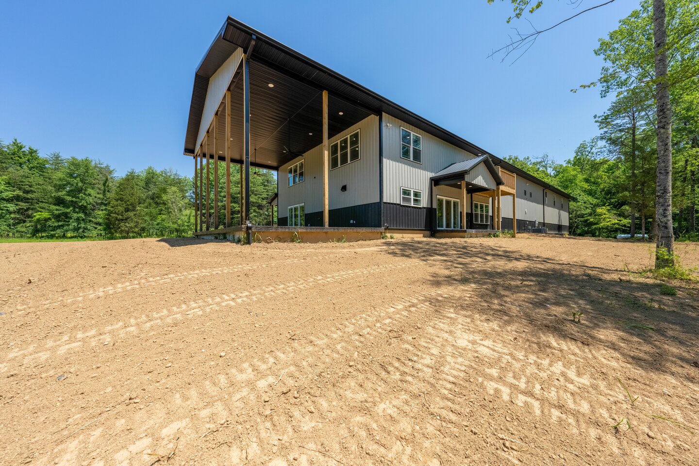 Barndominium - Photo 4