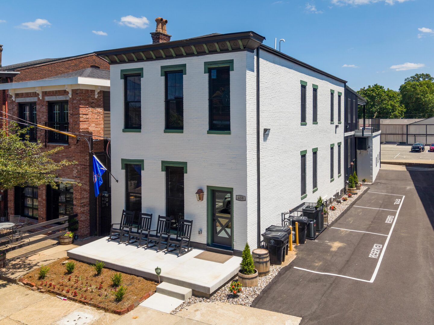 Baxter Avenue Airbnb - Photo 1
