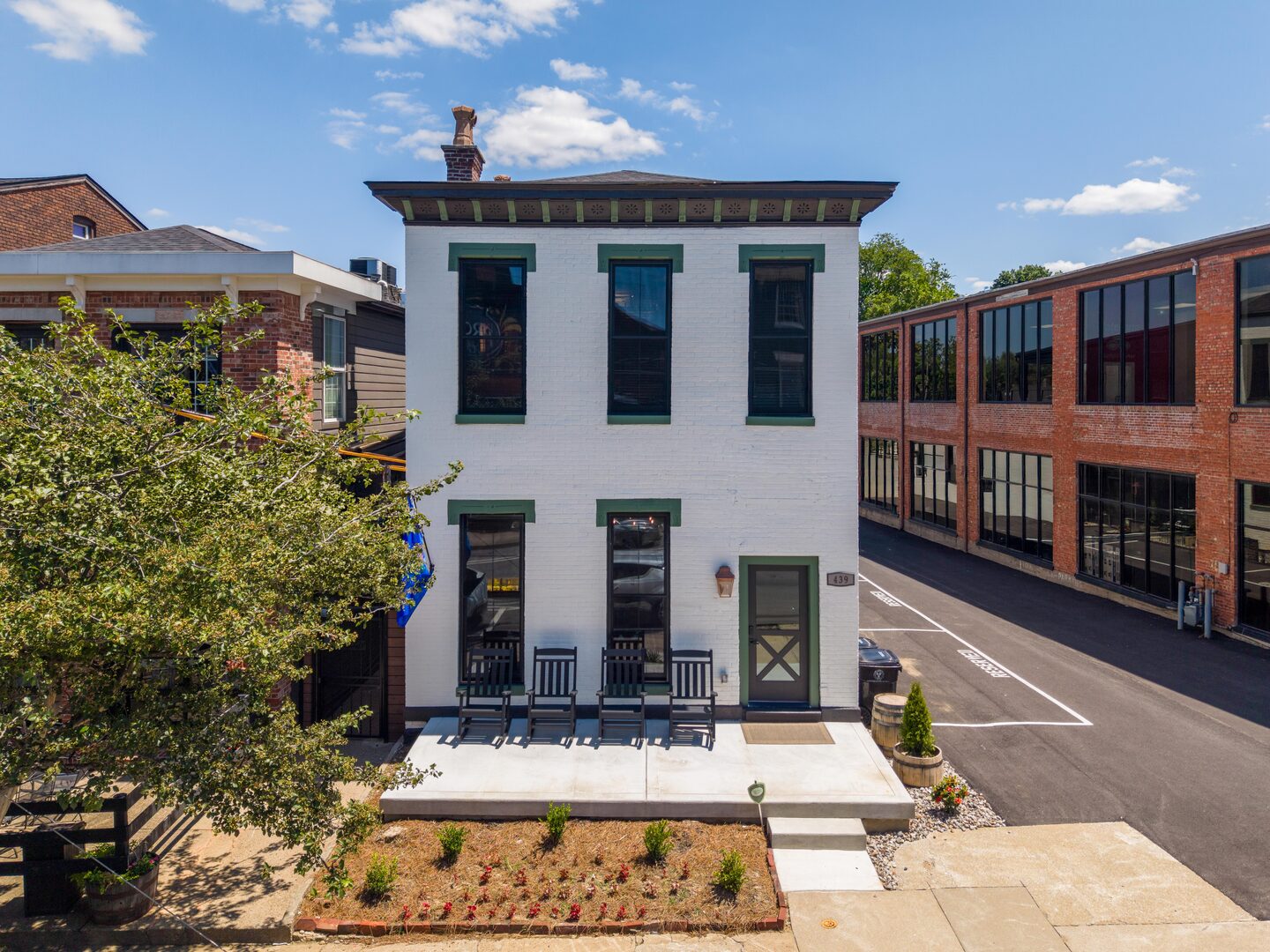 Baxter Avenue Airbnb - Photo 4