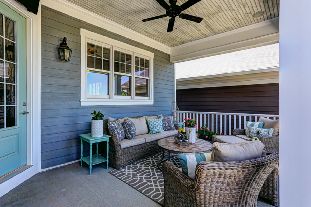 Featherbell - Photo 2