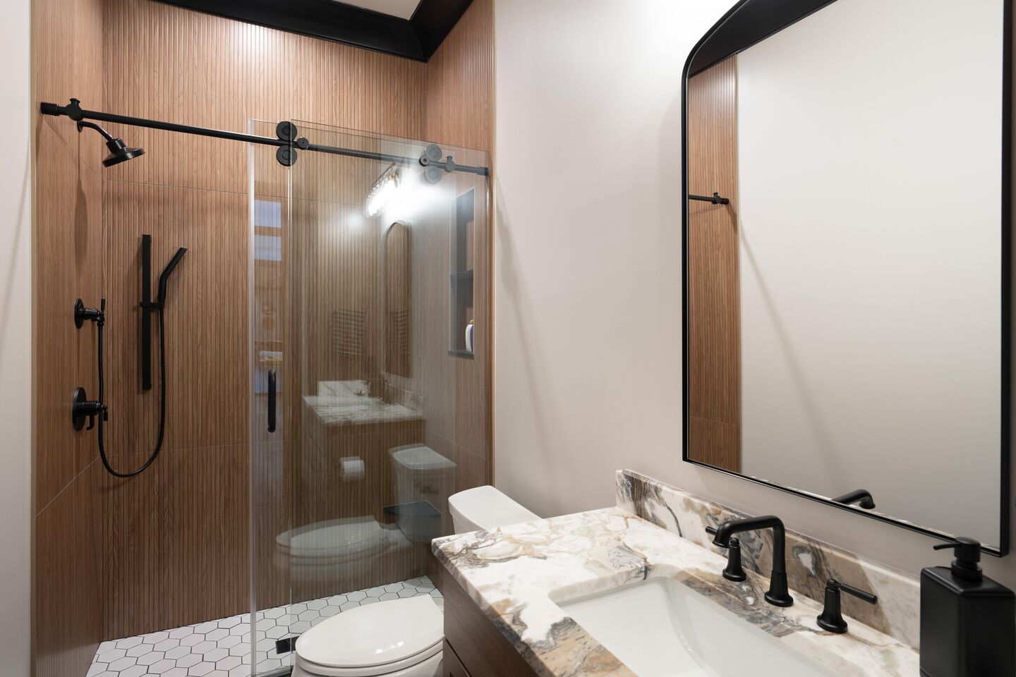 Glenview 2025 - Photo 65