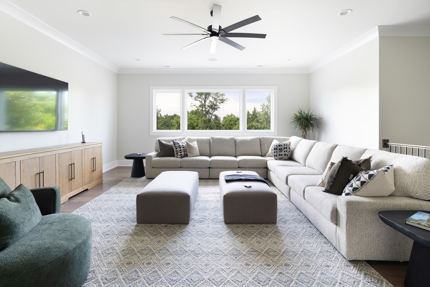 Glenview 2025 - Photo 8