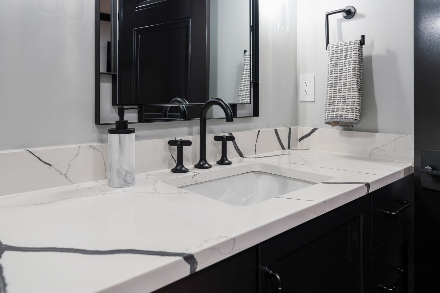 Glenview 2025 - Photo 85