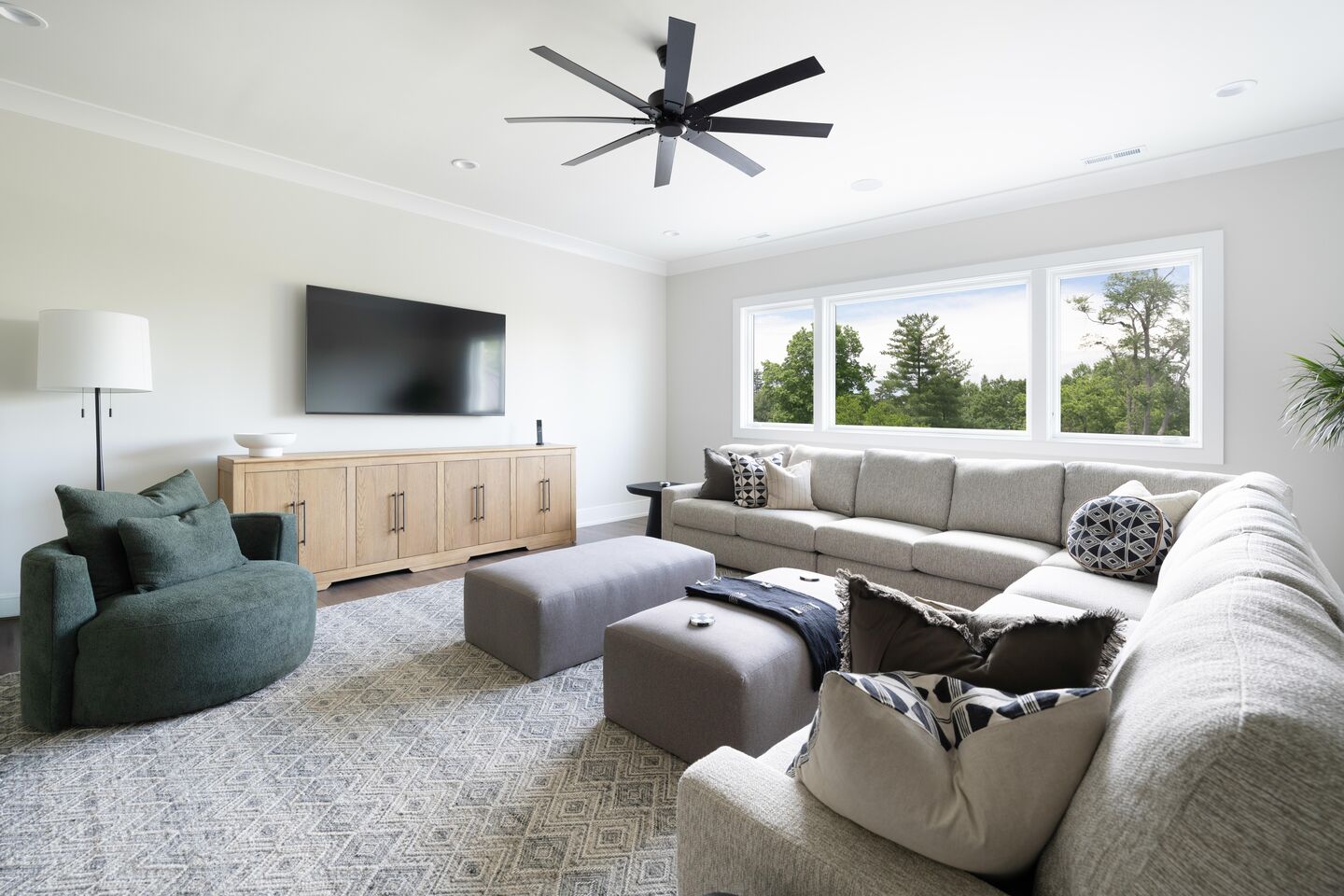 Glenview 2025 - Photo 9