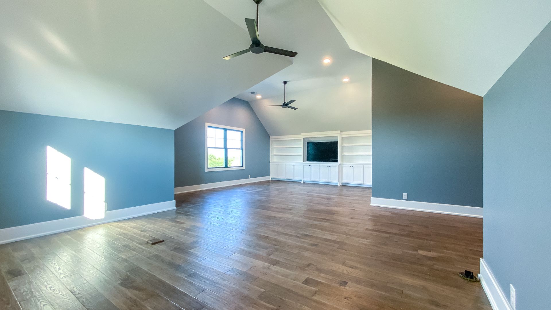 Lagrange, KY - Photo 1