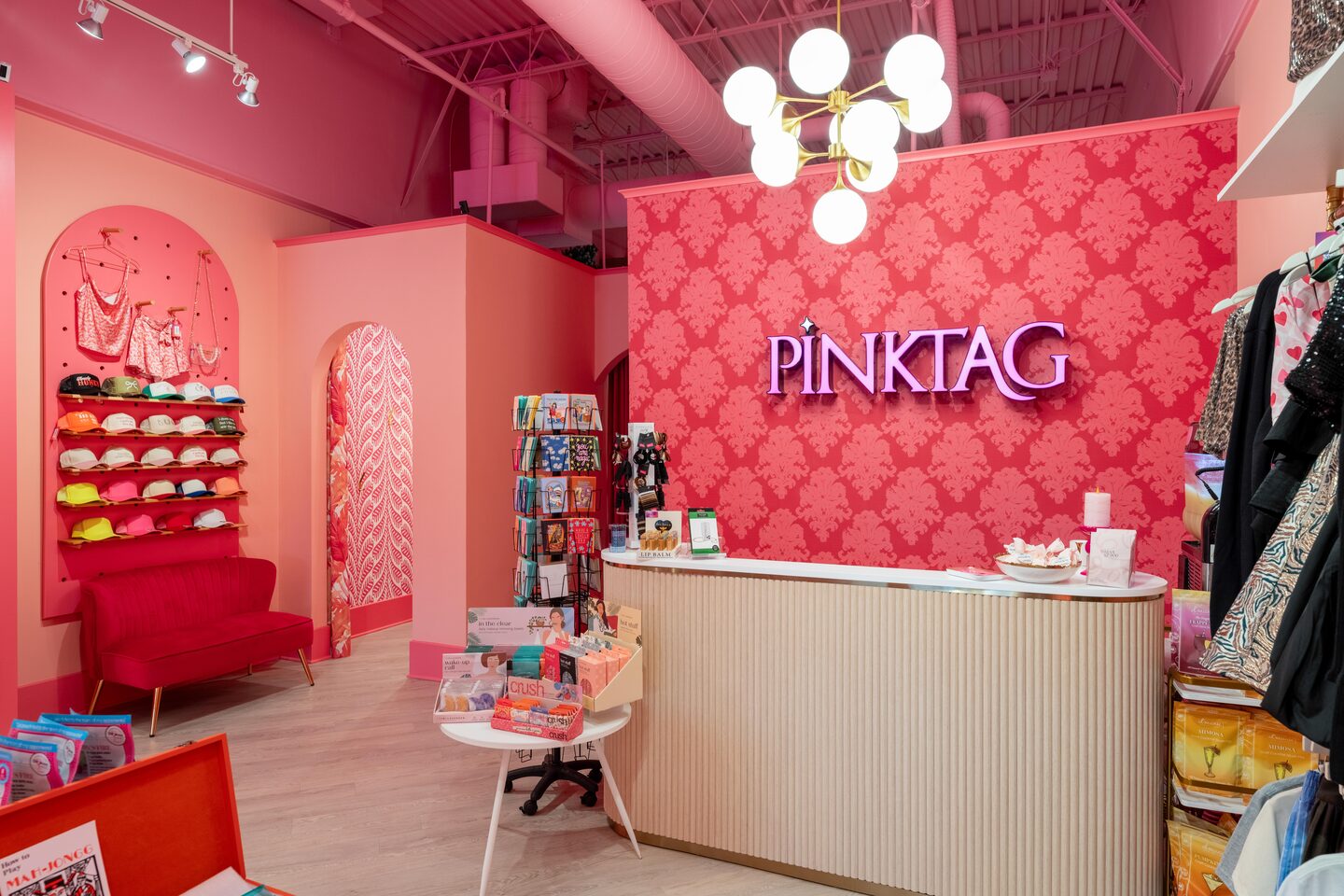 PinkTag - Photo 1
