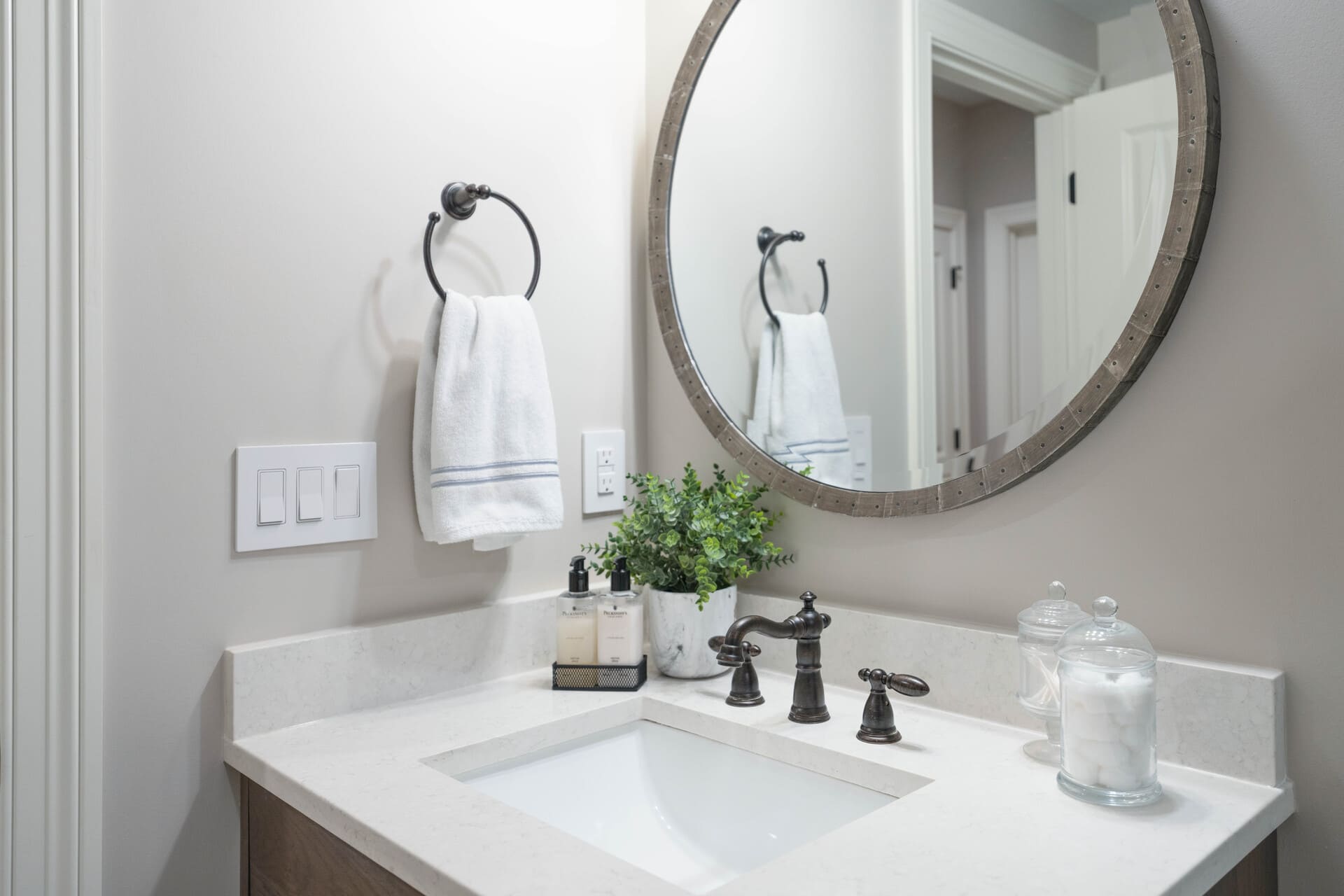 Transitional Modern - Photo 92