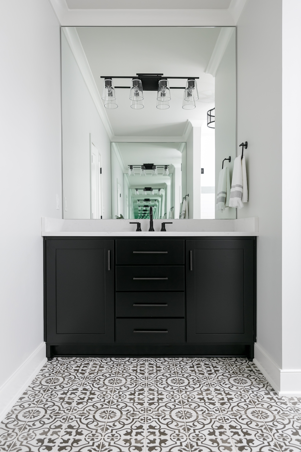 Welcome Home Tour 2019 - Photo 20