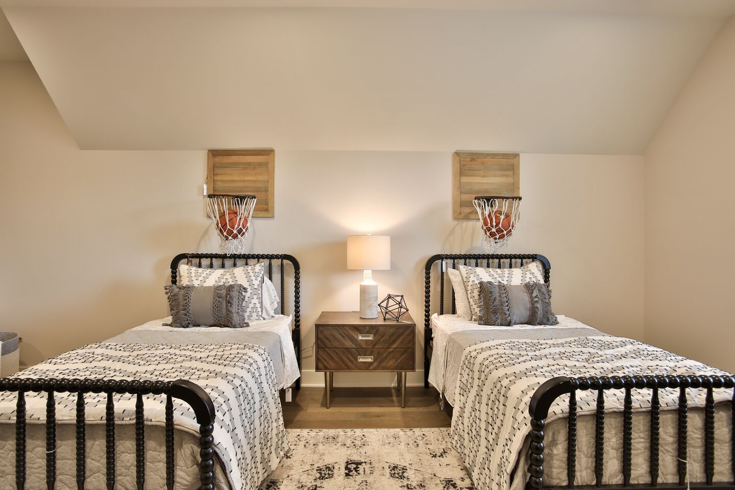 Welcome Home Tour 2019 - Photo 29